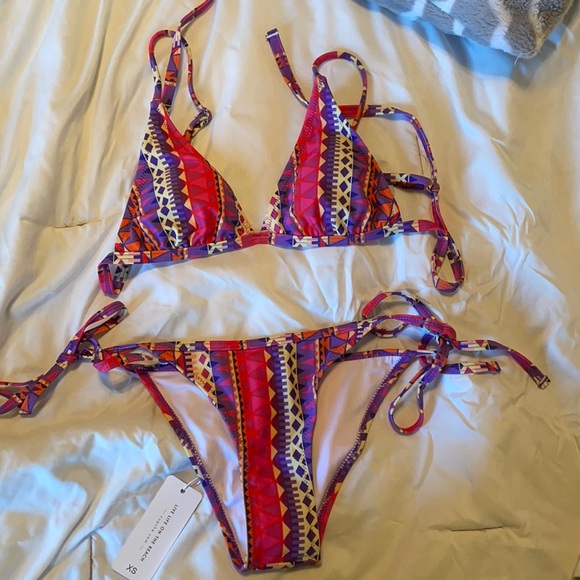 Cute patterned bikini swimsuit - Picture 1 of 3